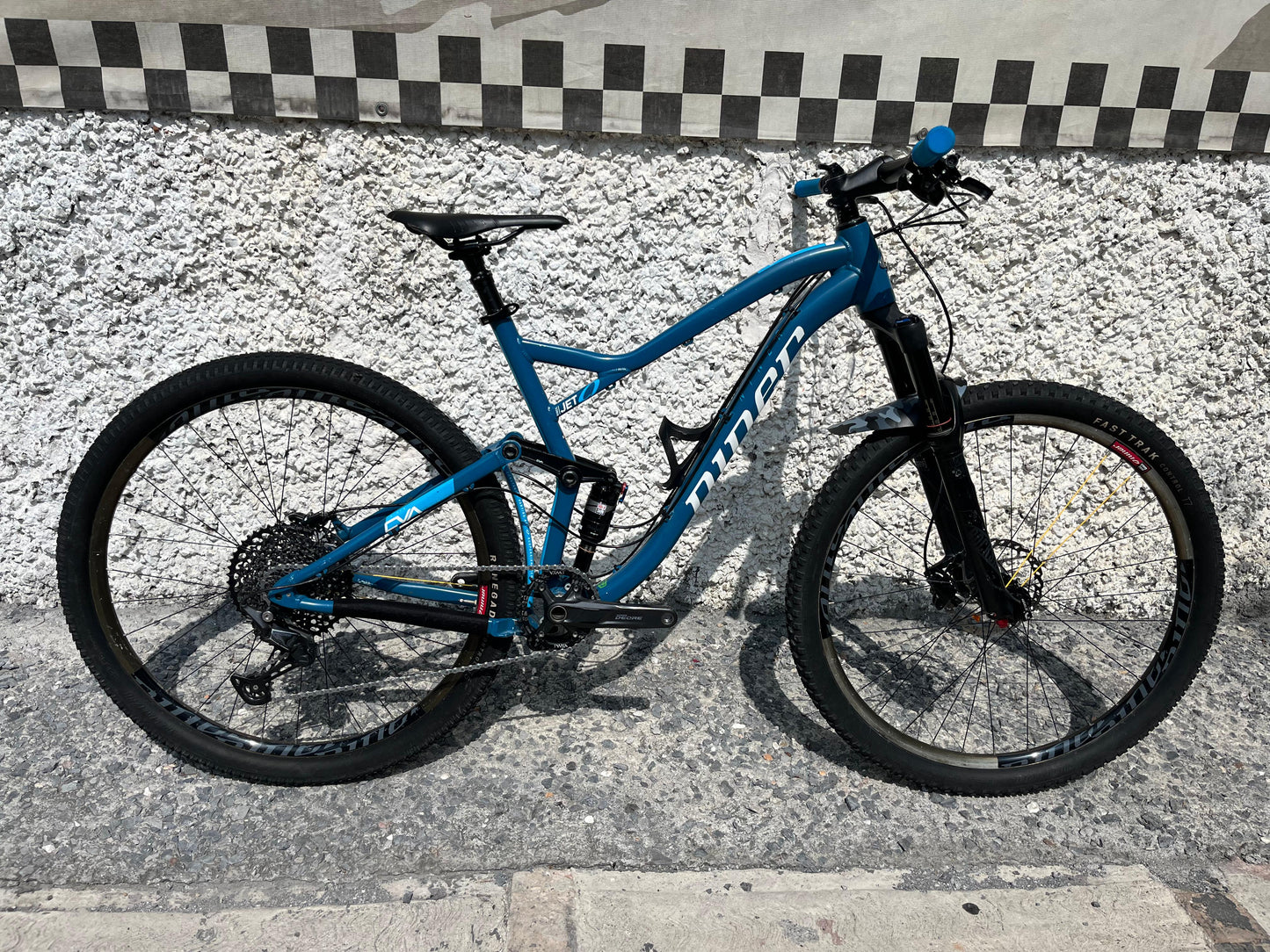 NINNER JET9 DOBLE SUSPENSION 2017