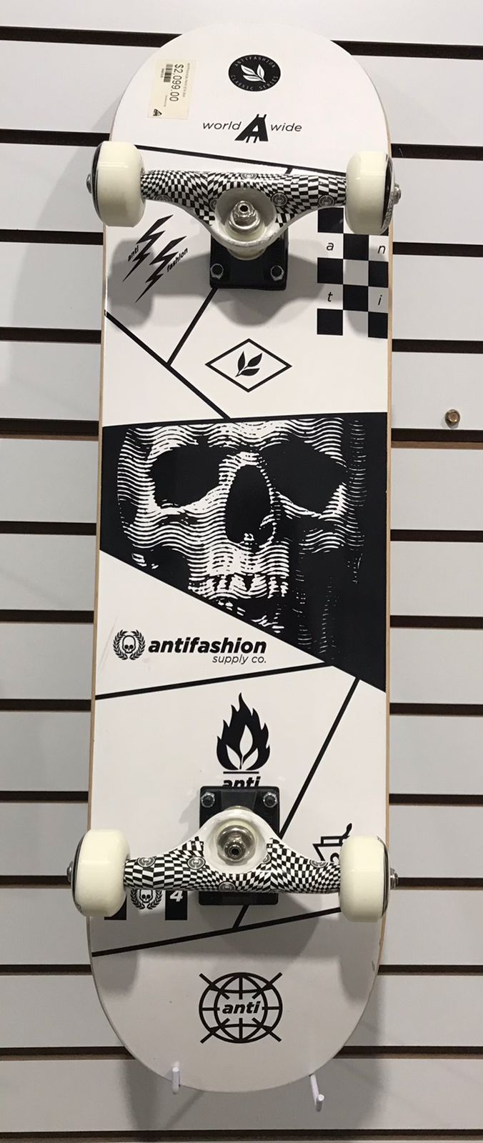 ANTIFASHION- Skateboard Anti World Wide